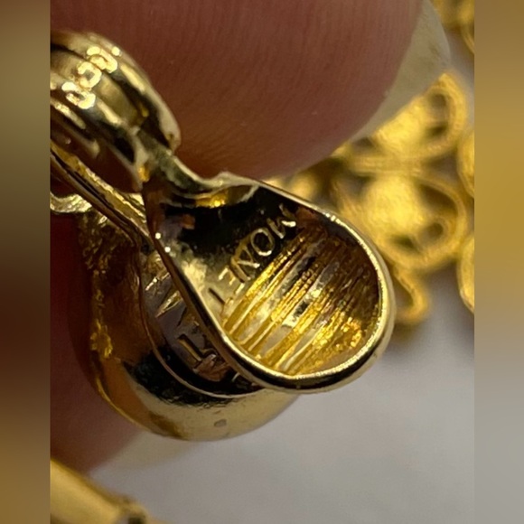 Vintage Monet Signed GoldTone Dangling Floral Flower Chandelier Clip On Earrings - Picture 9 of 9